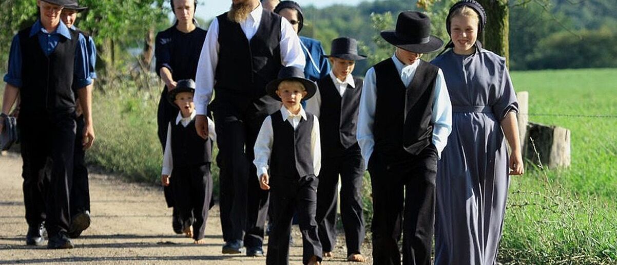 big-amish-family_thumb-1146x658