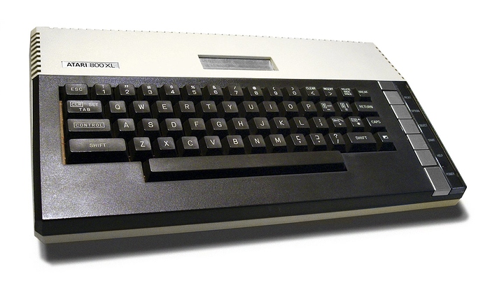 Atari_800XL_Plain_White