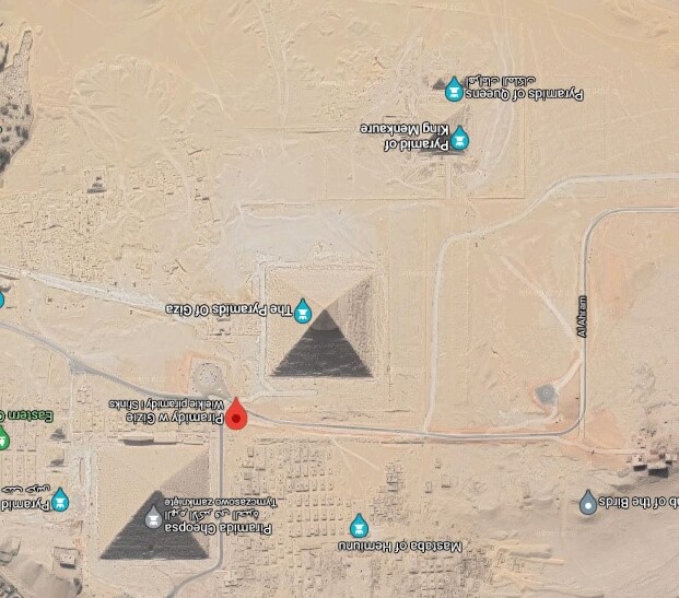 Piramidy odwrócone w Gizie o 180 stopni